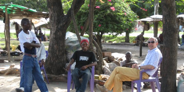 Una simpatica chiaccherata ai mercati in attesa degli acquisti di Maria Pia