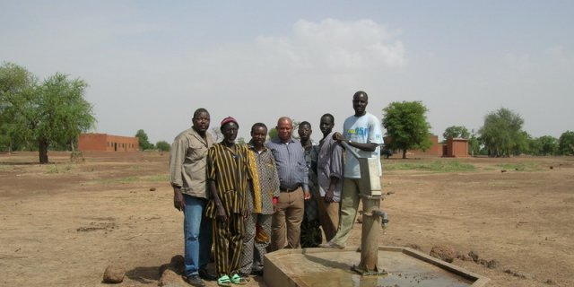L'approvvigionamento dell'acqua rimane il bisogno principale per gran parte della popolazione