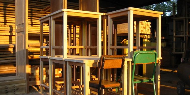 I piccoli banchi destinati all'asilo di Mkoka