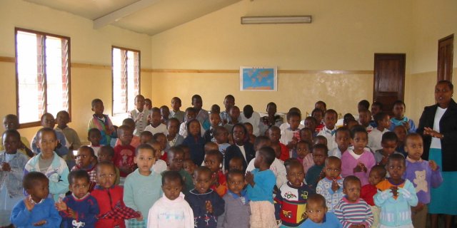 Un gruppo di bambini affetti da AIDS dell'orfanotrofio 