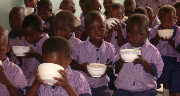 Il pasto quotidiano viene somministrato a metà mattina